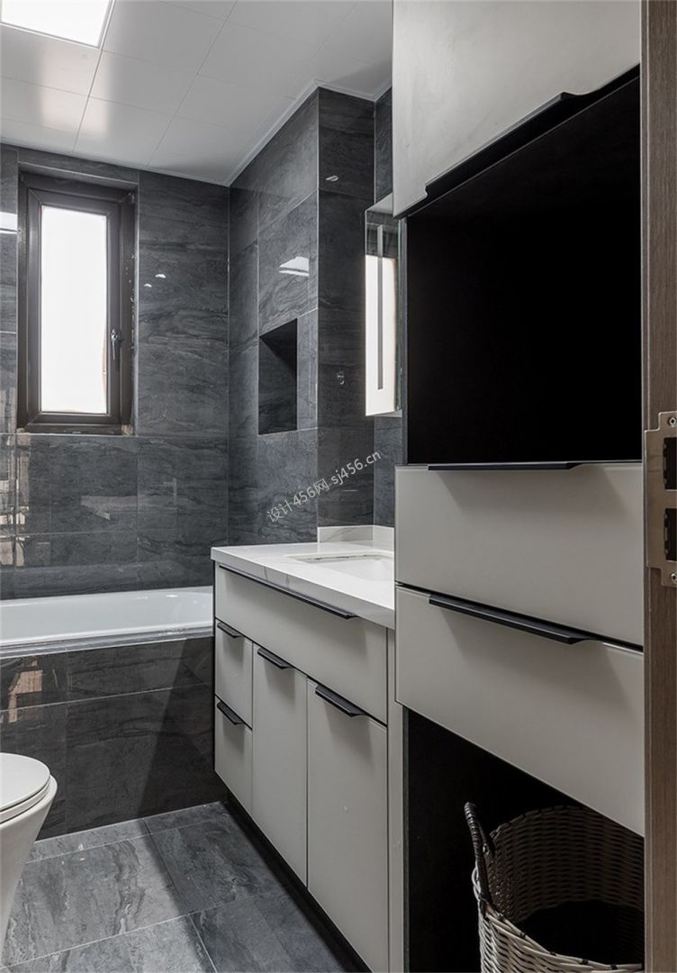 113平米现代简约三居室卫生间洗漱台装修效果图