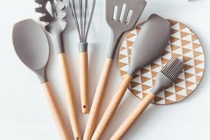 [广元业之峰装饰]厨房用品选择不锈钢好还是选择硅胶材料好