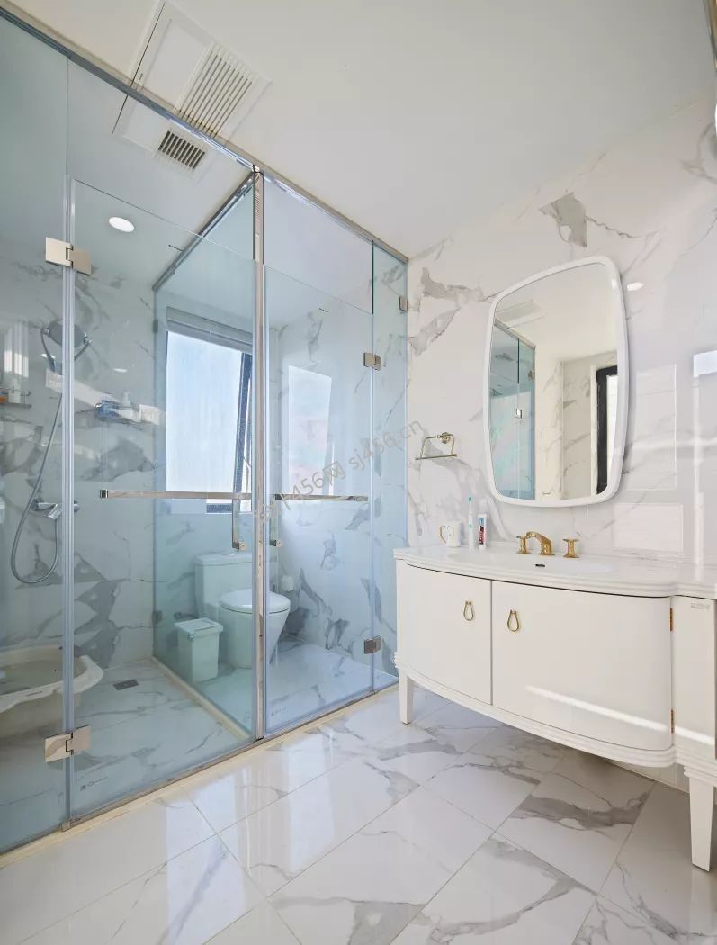 160㎡四居室现代风格卫生间装修效果图