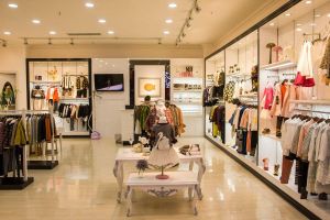 [太原华龙金玺装饰]服装店装修风格有哪些？网红服装店怎么设计？