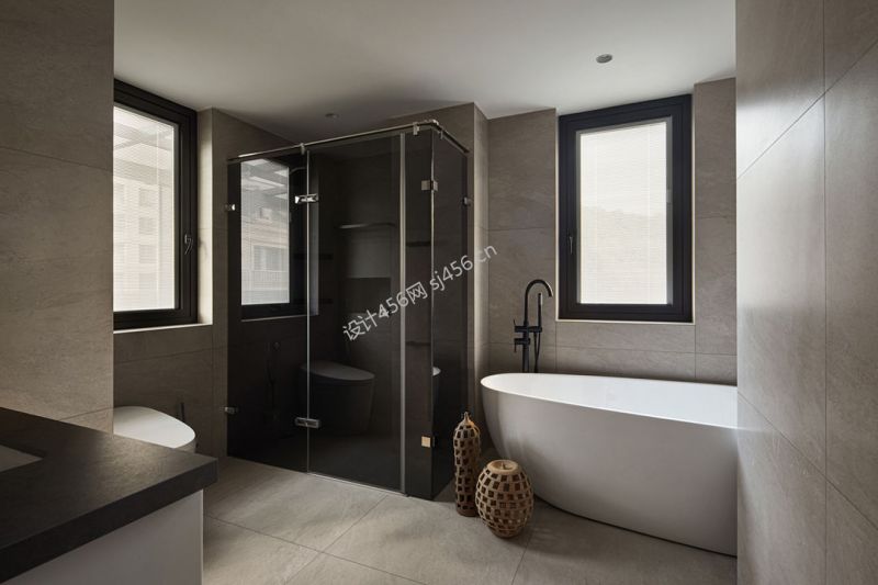 150平四居室简约风格卫生间装修效果图