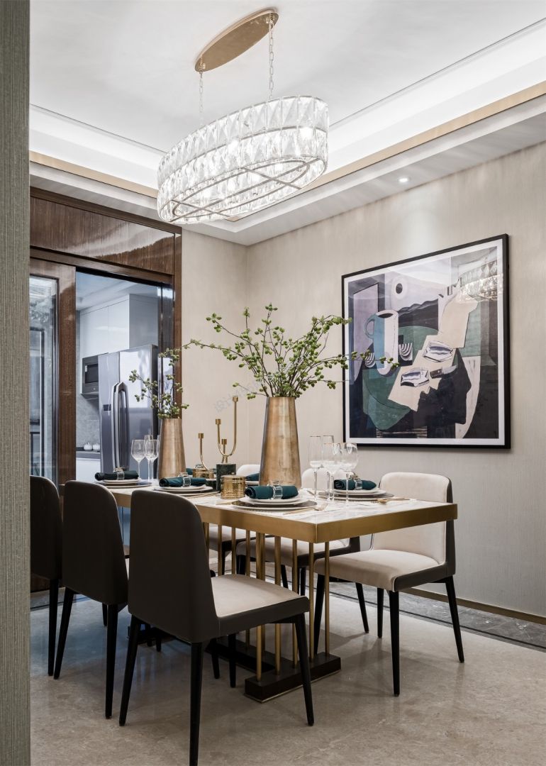 现代风格125平米餐厅桌椅家装效果图