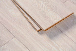 [成都龙发装饰]强化地板厚度选择多少好,强化地板选购技巧介绍