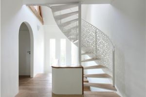 [南充华浔品味装饰]楼梯立柱的间隔设计 楼梯立柱的安装方法