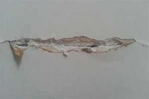 [石家庄三创装饰]楼顶遇到裂缝应该如何补修