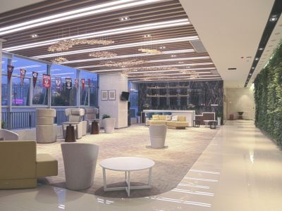 弘阳大厦办公楼现代风装修案例