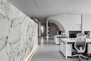 [深圳洲际装饰]办公室墙面装修的常见材料