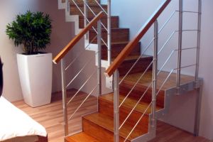 [儋州华浔品味装饰]钢木楼梯怎么样，钢木楼梯选择要点