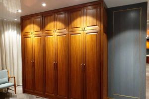 [达州晶凰装饰]如何挑选实木衣柜?实木衣柜选购小窍门