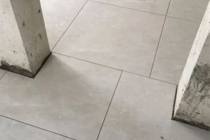 [宁波尚层装饰]铺瓷砖时，为何越来越多人选瓷砖通铺，而不是要门槛石？