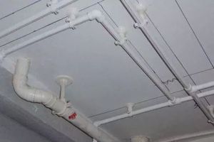 [张家口九创装饰]家里的水管应该走地还是走顶？